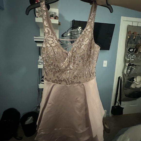 Size small short dress, light pink color. Only worn once! - Picture 1 of 2